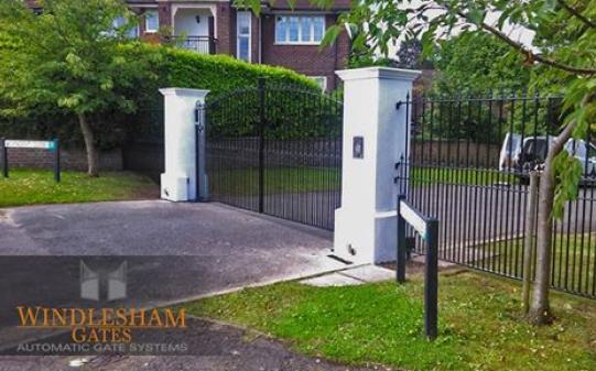 Electric Steel Gates with Railings