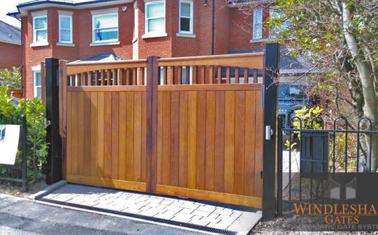 Straight Top Timber Gates