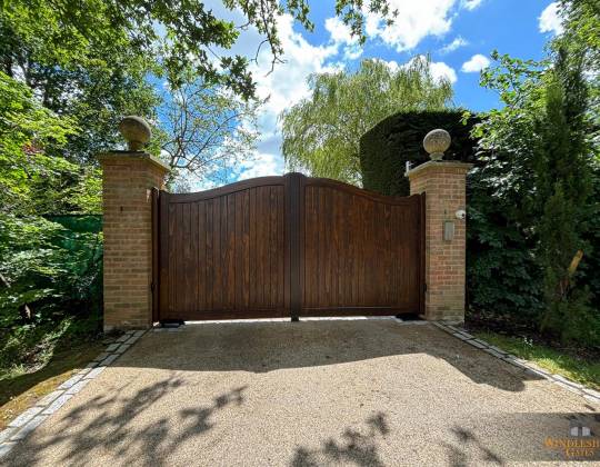 568529224 Electric Driveway Gates
